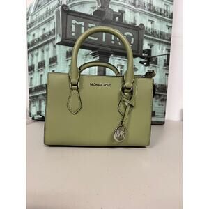 Michael Kors 35S3S6HS5L Sheila Small Satchel